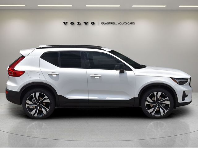 2025 Volvo XC40 Plus Bright Theme