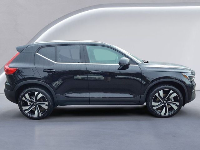 2025 Volvo XC40 Plus Bright Theme