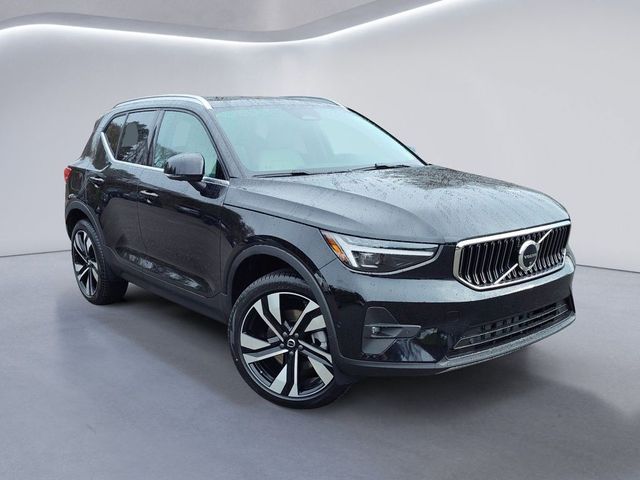 2025 Volvo XC40 Plus Bright Theme