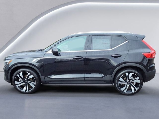 2025 Volvo XC40 Plus Bright Theme