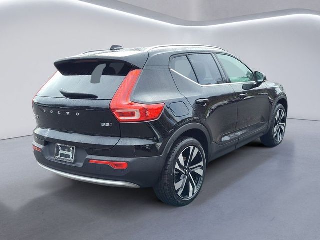 2025 Volvo XC40 Plus Bright Theme