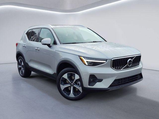 2025 Volvo XC40 Plus Bright Theme