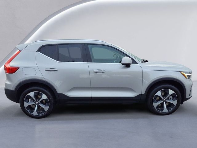 2025 Volvo XC40 Plus Bright Theme