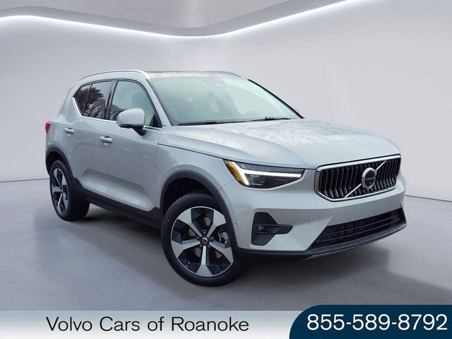 2025 Volvo XC40 Plus Bright Theme