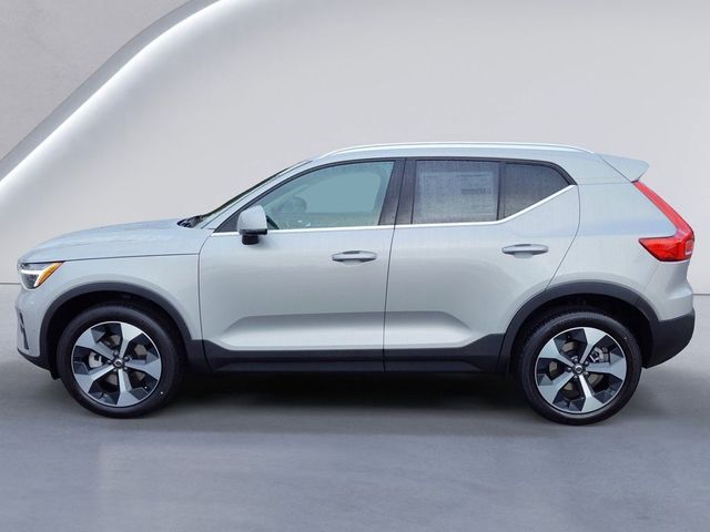 2025 Volvo XC40 Plus Bright Theme