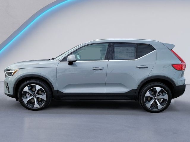 2025 Volvo XC40 Plus Bright Theme