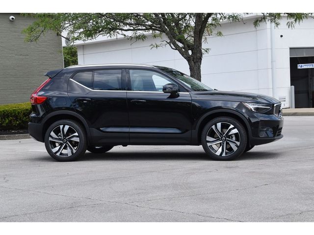 2025 Volvo XC40 Plus Bright Theme