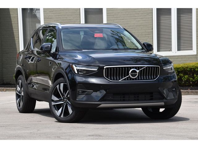 2025 Volvo XC40 Plus Bright Theme