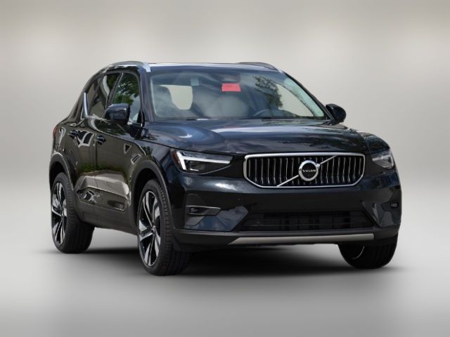 2025 Volvo XC40 Plus Bright Theme