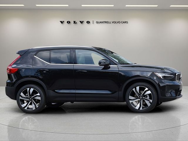 2025 Volvo XC40 Plus Bright Theme