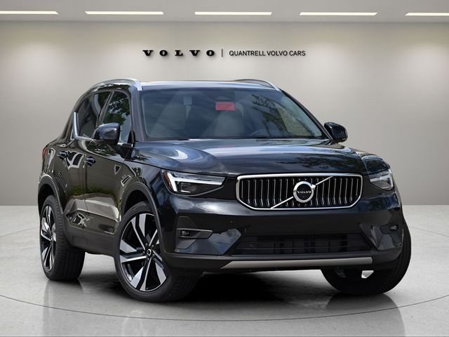 2025 Volvo XC40 Plus Bright Theme