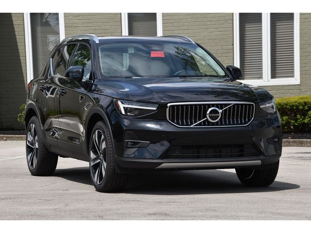 2025 Volvo XC40 Plus Bright Theme