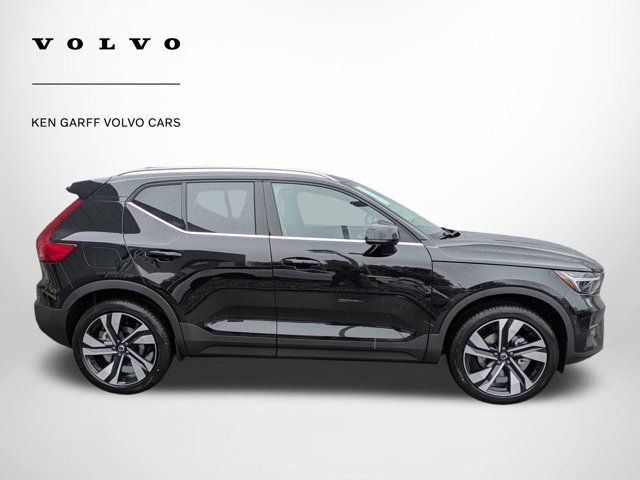 2025 Volvo XC40 Plus Bright Theme