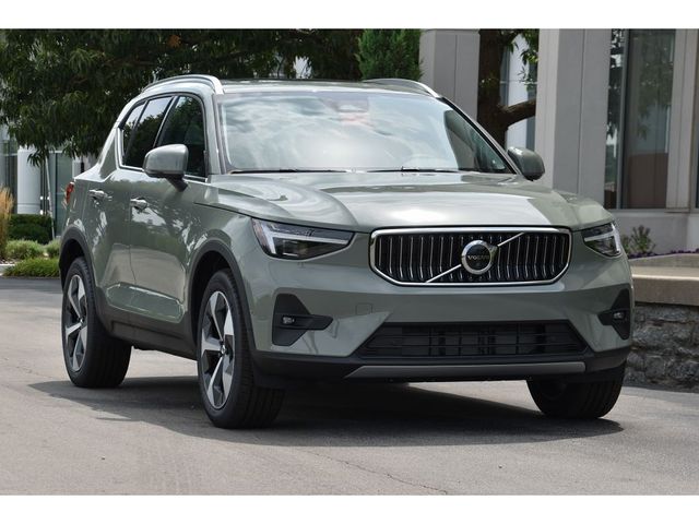 2025 Volvo XC40 Plus Bright Theme