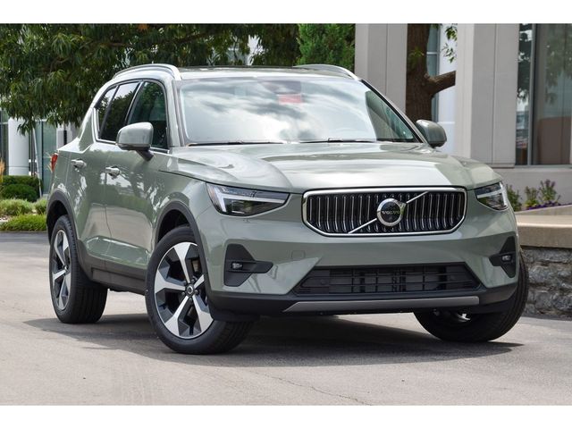 2025 Volvo XC40 Plus Bright Theme