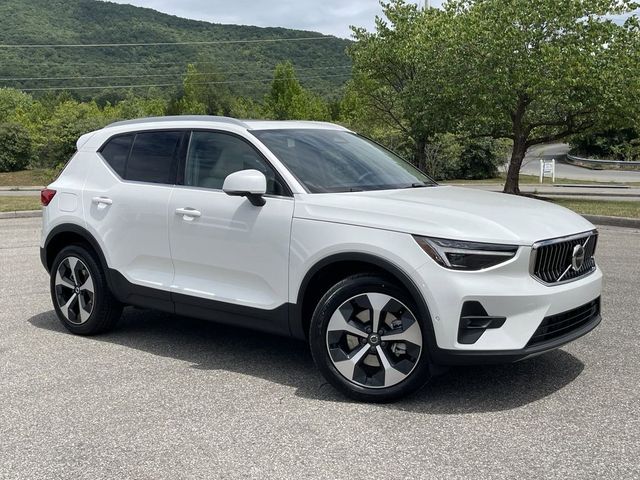 2025 Volvo XC40 Plus Bright Theme