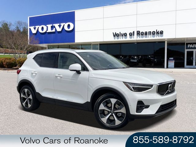 2025 Volvo XC40 Plus Bright Theme