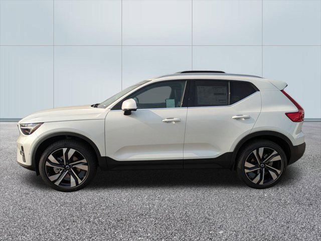 2025 Volvo XC40 Plus Bright Theme