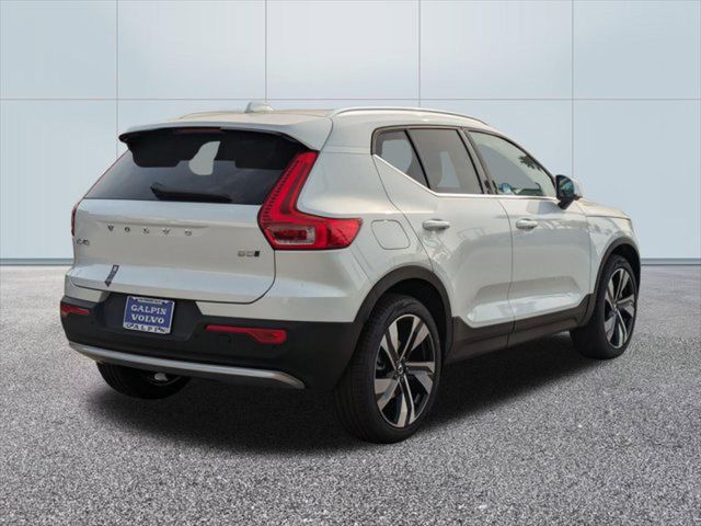 2025 Volvo XC40 Plus Bright Theme