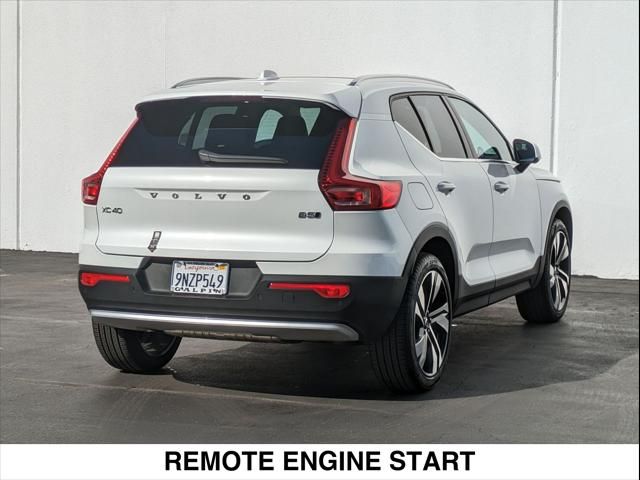 2025 Volvo XC40 Plus Bright Theme