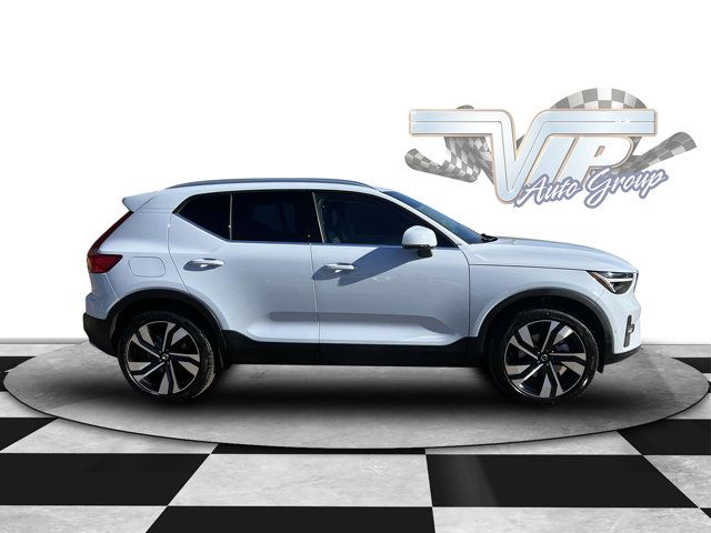 2025 Volvo XC40 Plus Bright Theme