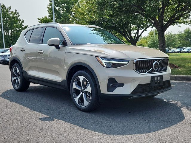 2025 Volvo XC40 Plus Bright Theme