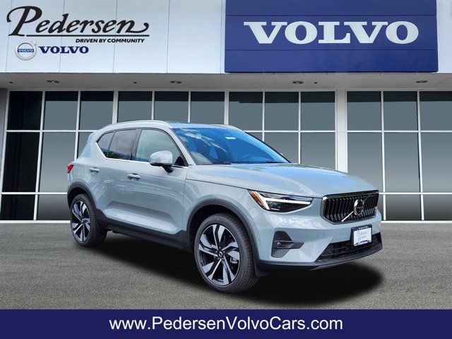 2025 Volvo XC40 Plus Bright Theme