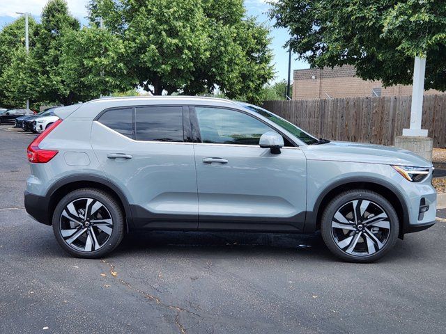 2025 Volvo XC40 Plus Bright Theme