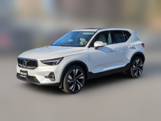 2025 Volvo XC40 Plus Bright Theme