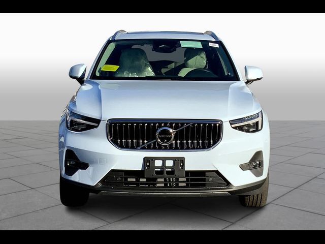 2025 Volvo XC40 Plus Bright Theme