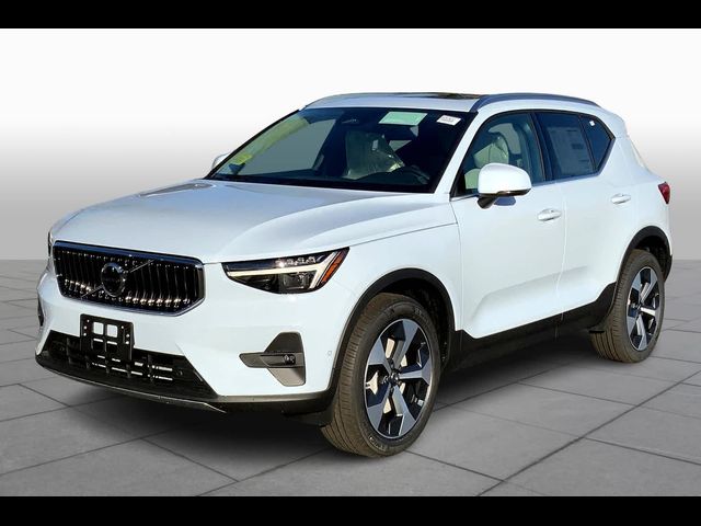 2025 Volvo XC40 Plus Bright Theme