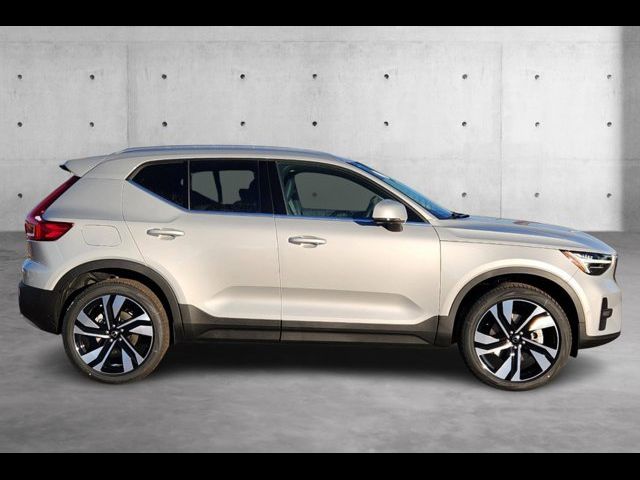 2025 Volvo XC40 Plus Bright Theme