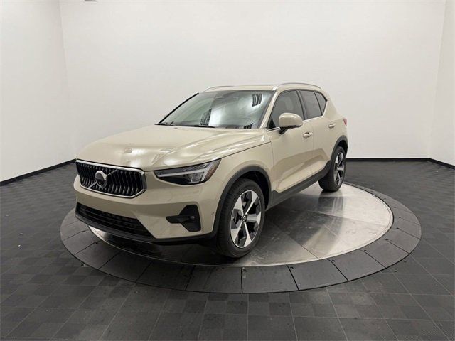 2025 Volvo XC40 Plus Bright Theme