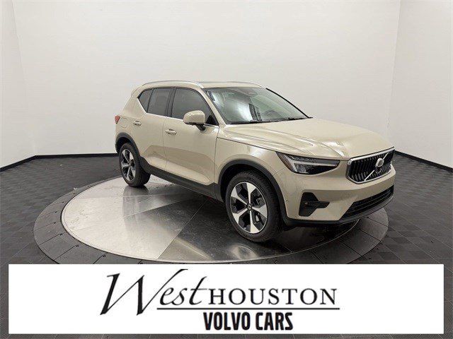 2025 Volvo XC40 Plus Bright Theme