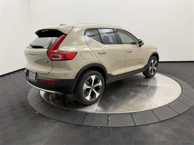 2025 Volvo XC40 Plus Bright Theme