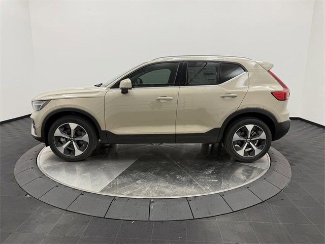 2025 Volvo XC40 Plus Bright Theme