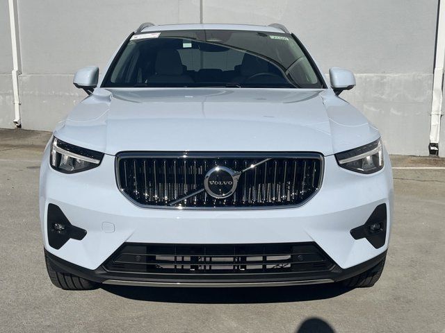 2025 Volvo XC40 Plus Bright Theme