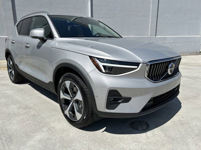 2025 Volvo XC40 Plus Bright Theme