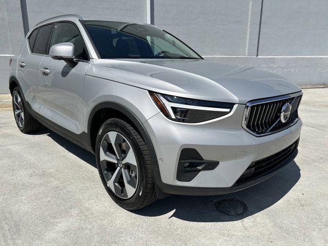 2025 Volvo XC40 Plus Bright Theme