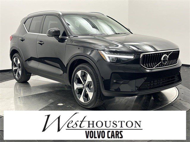 2025 Volvo XC40 Plus Bright Theme