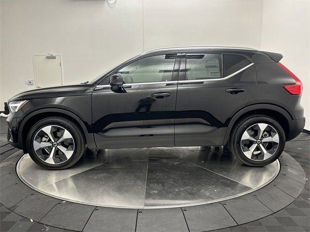 2025 Volvo XC40 Plus Bright Theme