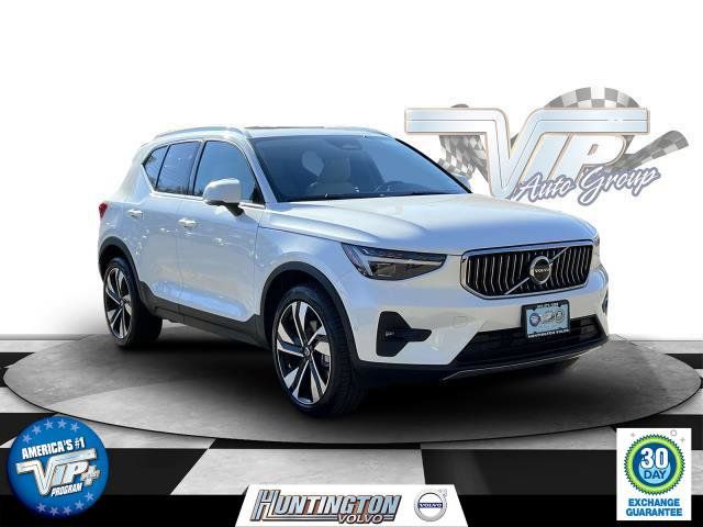 2025 Volvo XC40 Plus Bright Theme