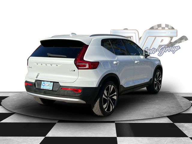 2025 Volvo XC40 Plus Bright Theme