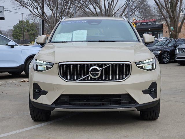 2025 Volvo XC40 Plus Bright Theme