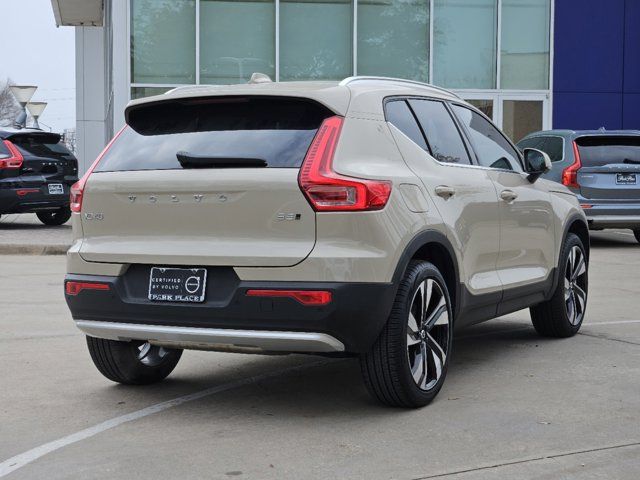 2025 Volvo XC40 Plus Bright Theme