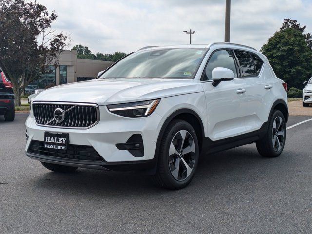 2025 Volvo XC40 Plus Bright Theme