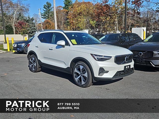 2025 Volvo XC40 Plus Bright Theme