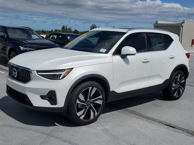 2025 Volvo XC40 Plus Bright Theme