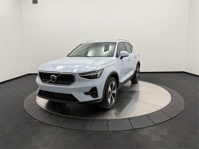 2025 Volvo XC40 Plus Bright Theme