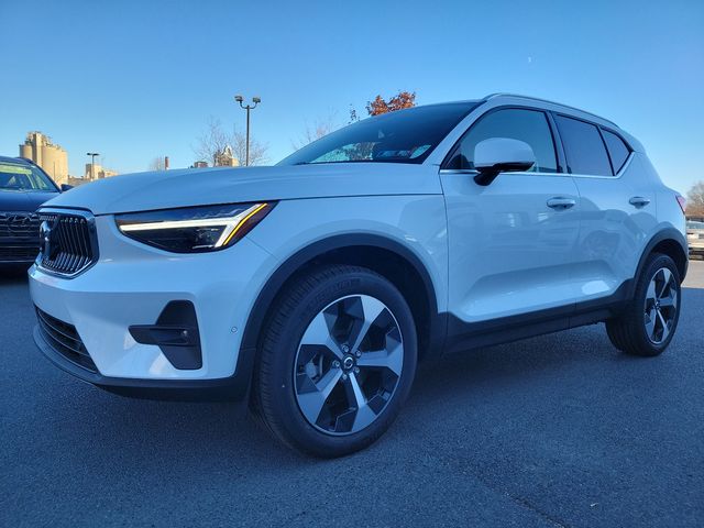 2025 Volvo XC40 Plus Bright Theme